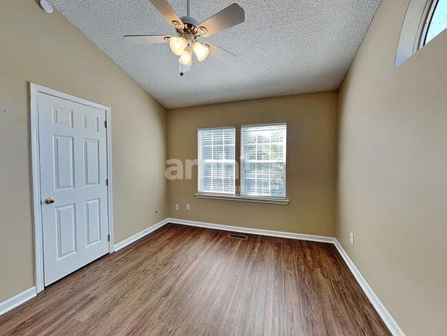 Building Photo - 2206 Coatsdale Ln