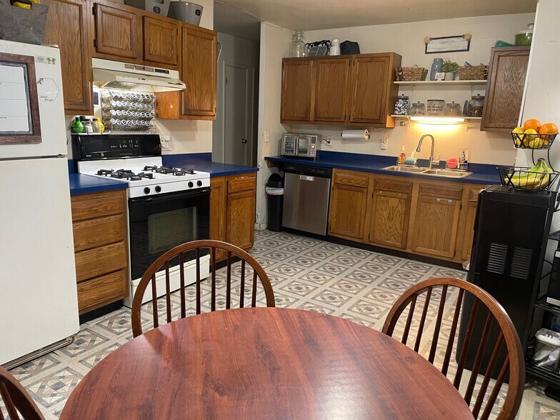 Building Photo - 1101 Lanore Dr