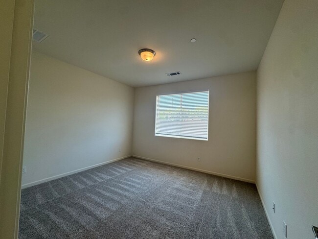 Building Photo - 13333 Peach St
