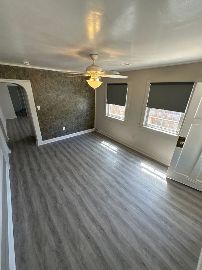 Building Photo - 3-bedroom ranch East York.
