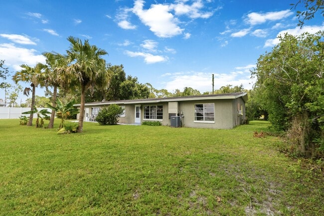 Building Photo - 7912 Ficquette Rd