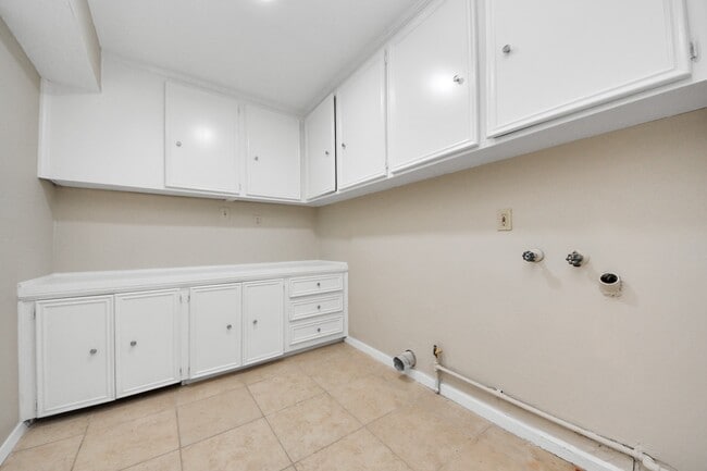 Building Photo - 7914 Marinette Dr