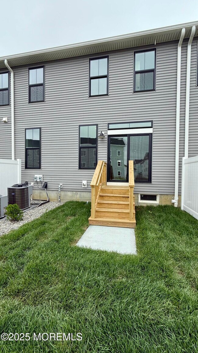 Building Photo - 97 Mustang Dr