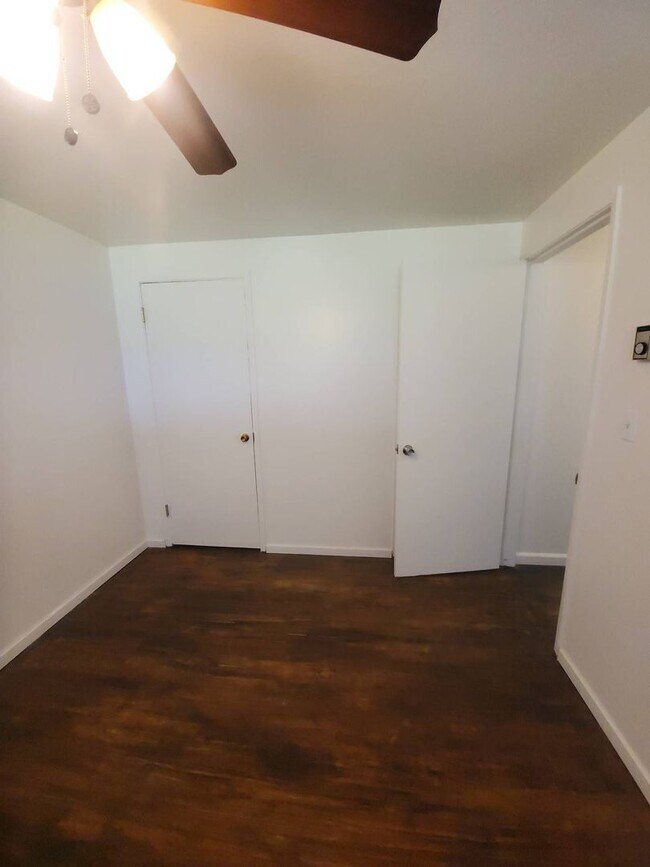 Building Photo - 3 Bedroom Home with Den