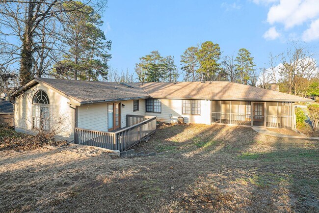 Building Photo - 5 Bedroom Large Ranch with Finished Basement