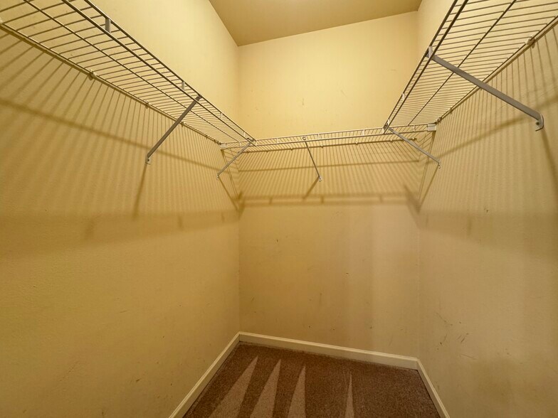 Building Photo - 5578 Arialo Dr