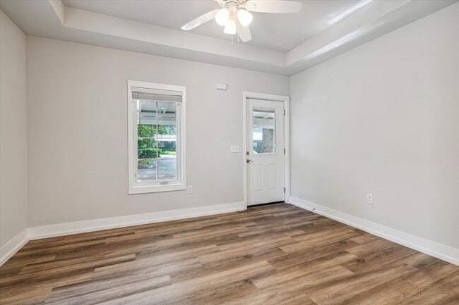 Building Photo - Live next to campus and all things Gainesv...