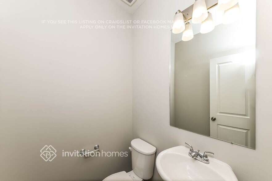 Building Photo - 108 N Riverside Dr