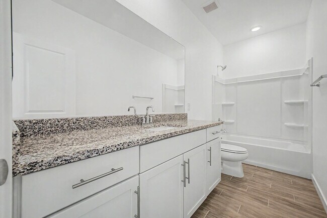 Building Photo - 6232 E University Dr