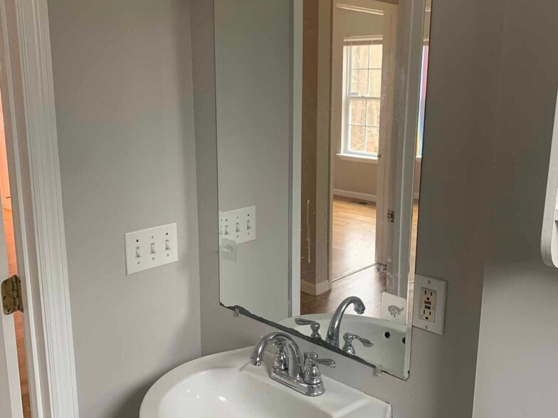 Building Photo - 115 Gulch Rd