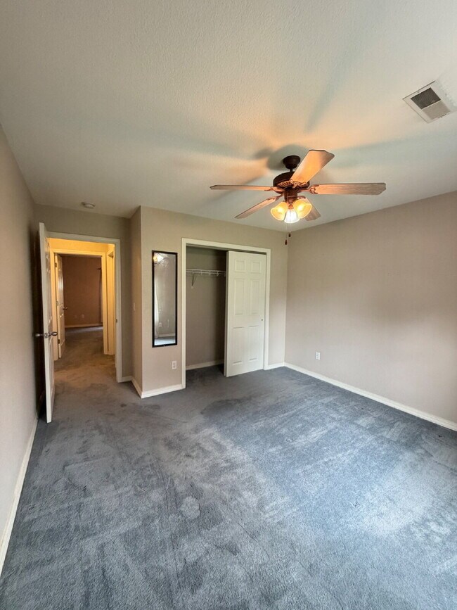 Building Photo - "Charming 3-Bedroom Summerbrooke home with 2 Full Baths with Fenced in, flat back yard”