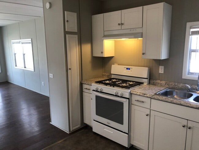 Building Photo - Updated 3 bedroom 1 bath mobile home with open floor plan