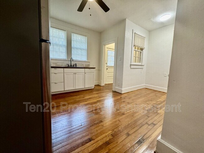 Building Photo - 1219 Owsley Ave