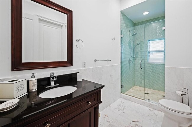 Building Photo - 2437 Castilla Isle