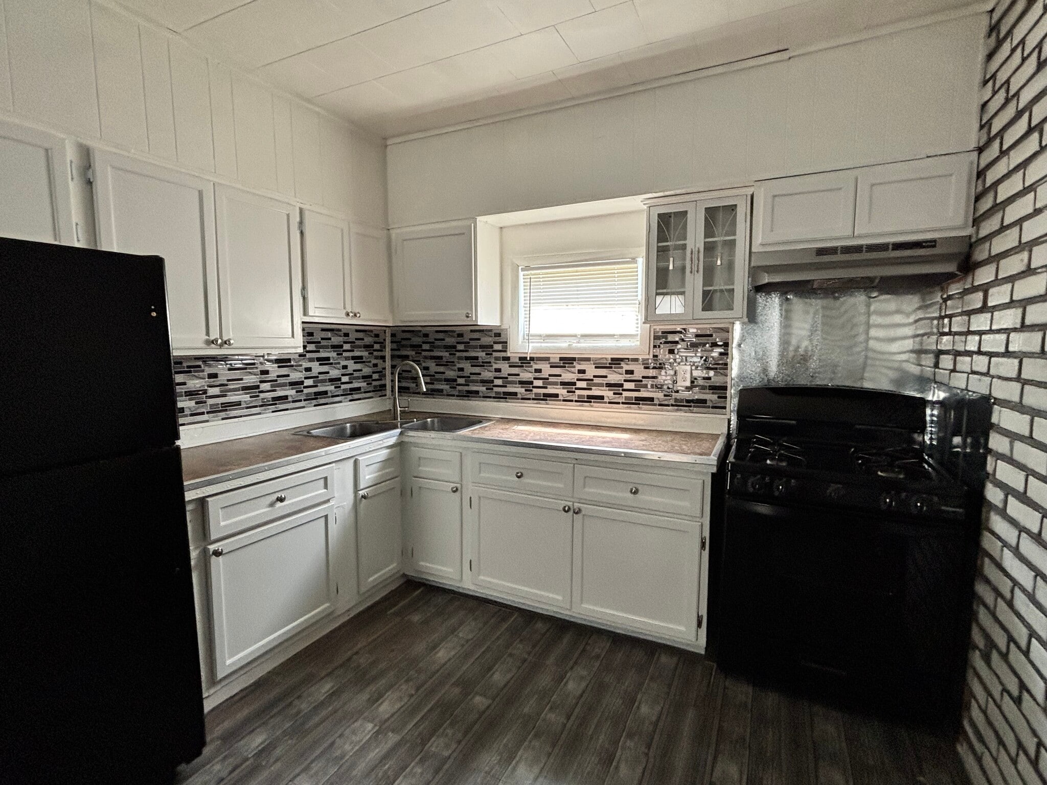Kitchen - 1934 Butterfield Ave