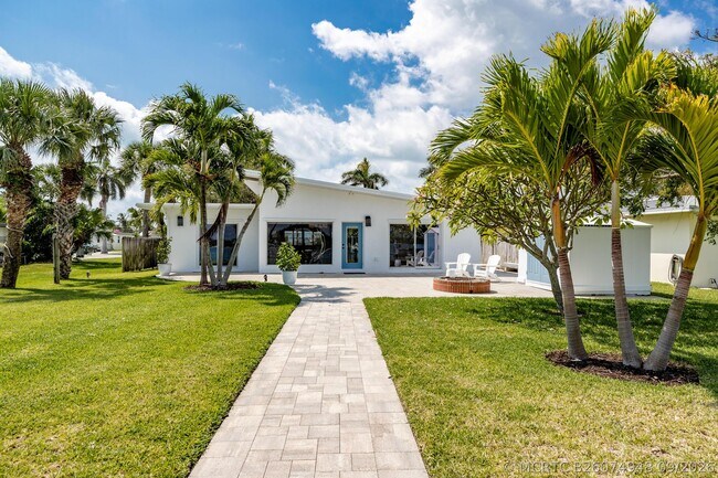 Building Photo - 1604 Seaway Dr