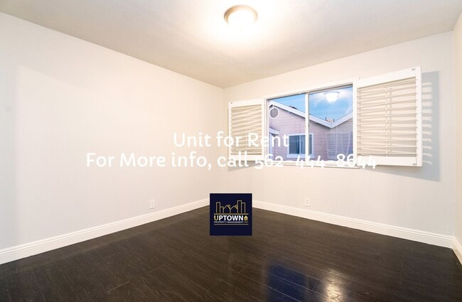 Building Photo - Townhome - 3 Bedrooms-2.5 Baths - South Gate