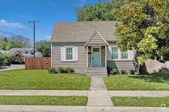 Building Photo - Cutest Cottage available Now in McKinney!