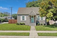 Building Photo - Cutest Cottage available Now in McKinney!