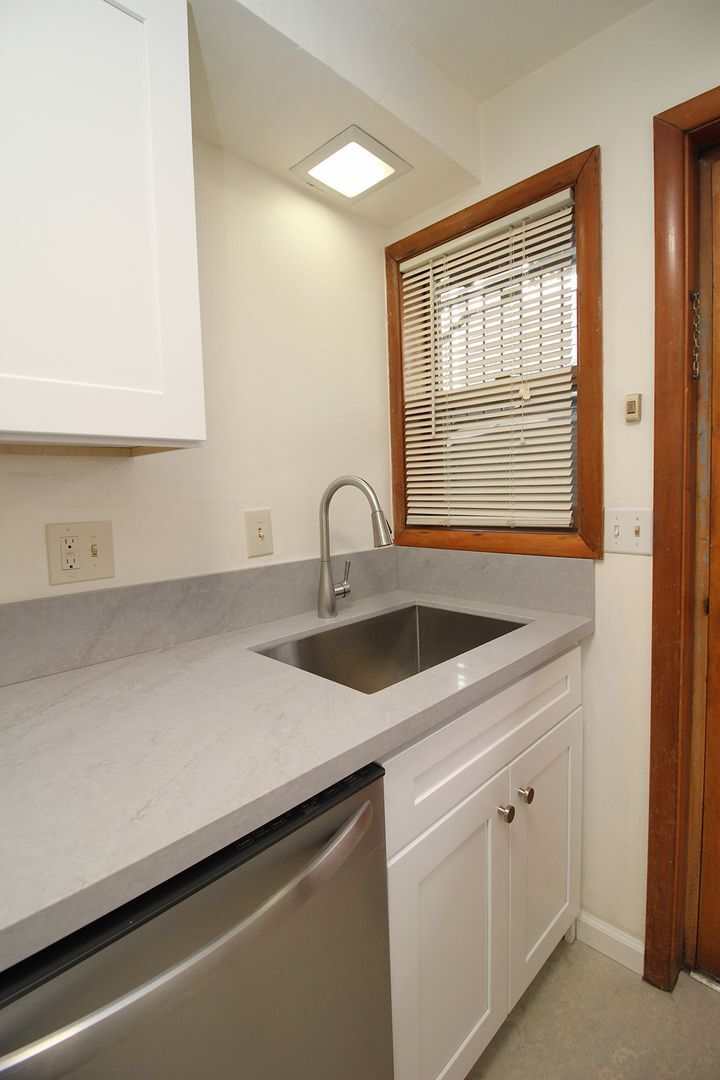 Building Photo - 3200-3236 SW Marigold St