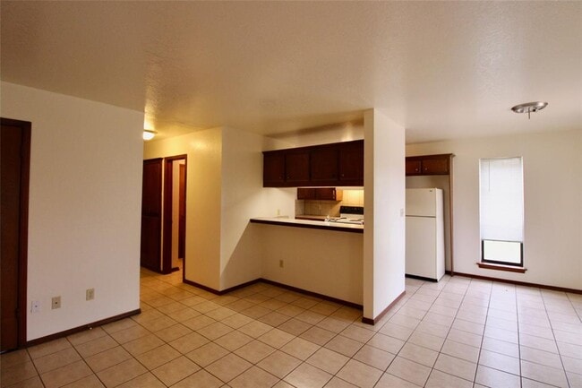 Building Photo - 910 Aspen Ct