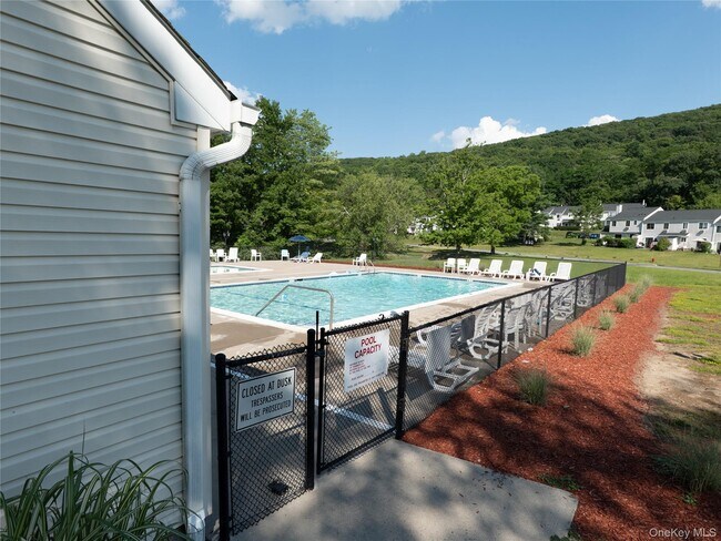 Building Photo - 402 Mountain Laurel Dr