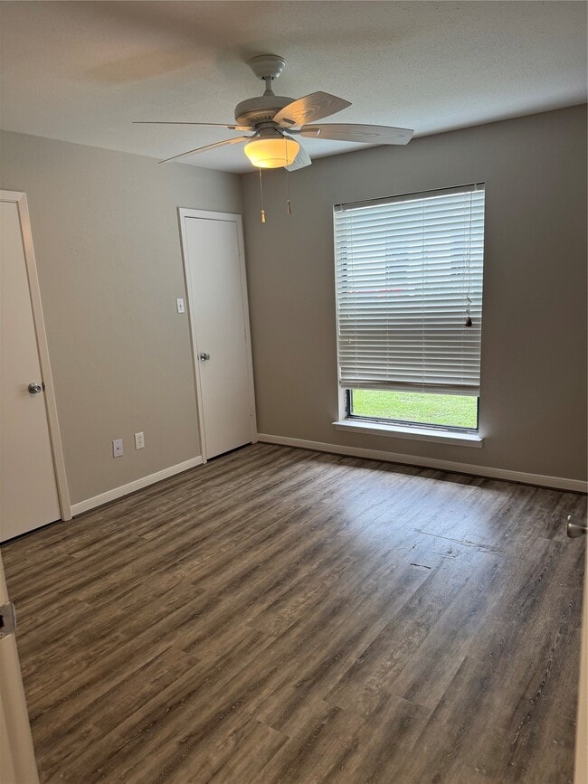 Building Photo - 3300 Pebblebrook Dr