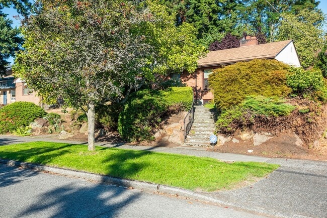 Building Photo - Beautiful Magnolia Brick close to village ...