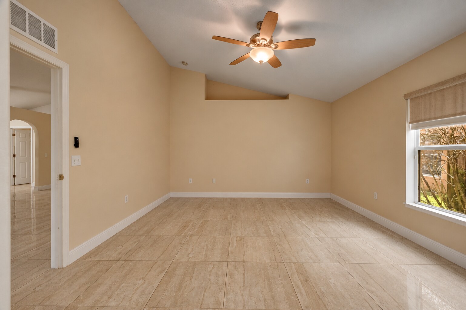 Building Photo - 537 Mason Dr