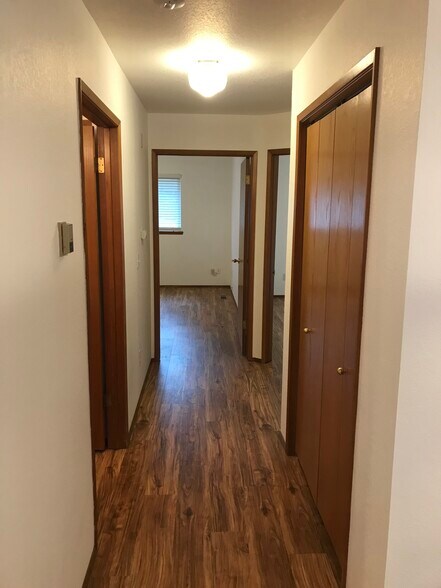 Hallway - 1117 Ttereve Dr