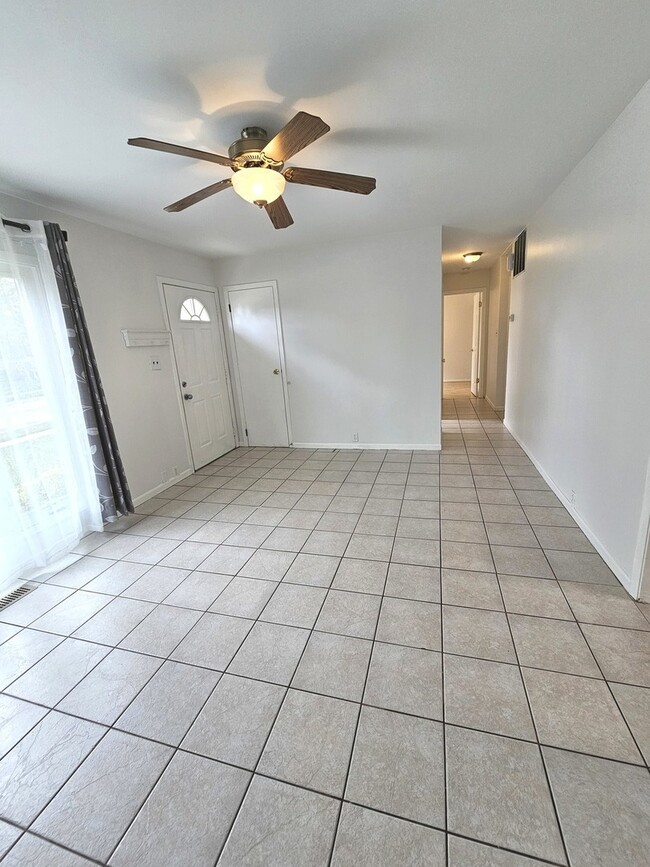 Building Photo - 302 Healy Ave