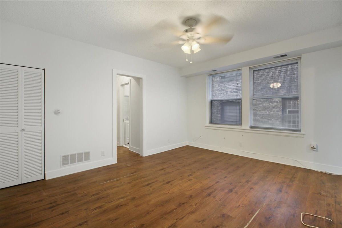 Building Photo - 3727 N Pine Grove Ave