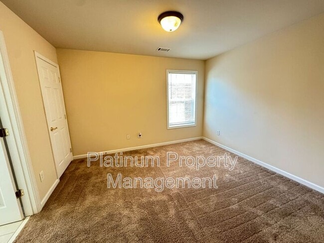 Building Photo - 3225 Landingview Ct