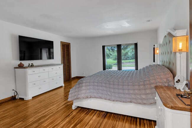 Building Photo - 13400 N Calusa Club Dr