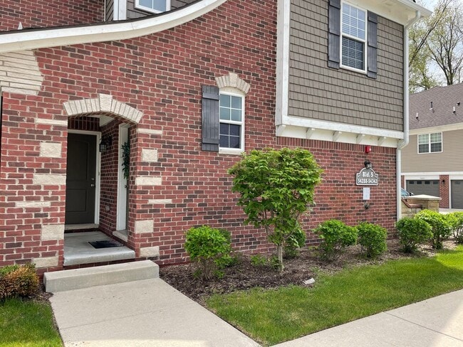 Building Photo - *SAVE $500 ON MAY MOVE-IN COSTS* Shelby To...