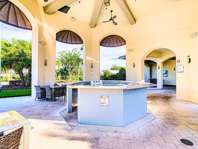 Building Photo - 1520 Oasis Club Blvd