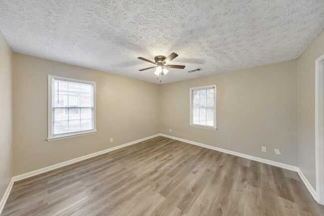 Building Photo - 245 Kimberly Way SW