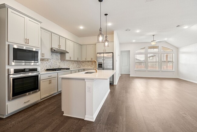 Building Photo - Beautiful 5 bedroom, 3 bathroom home in Buda!!!