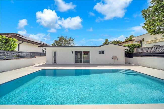 Building Photo - 2311 SW 23rd St