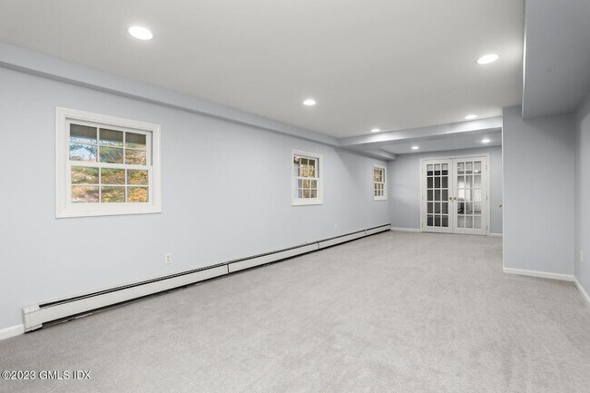 Building Photo - 111 Stanwich Rd