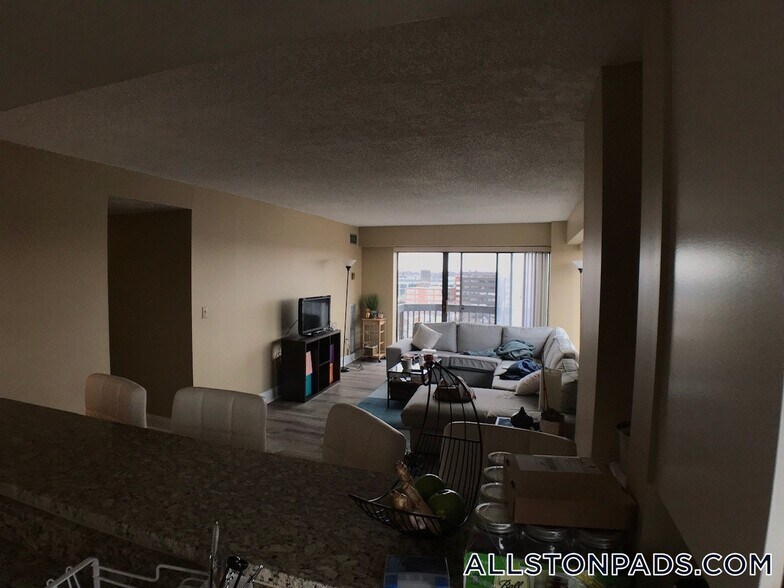 Building Photo - 15 N Beacon St