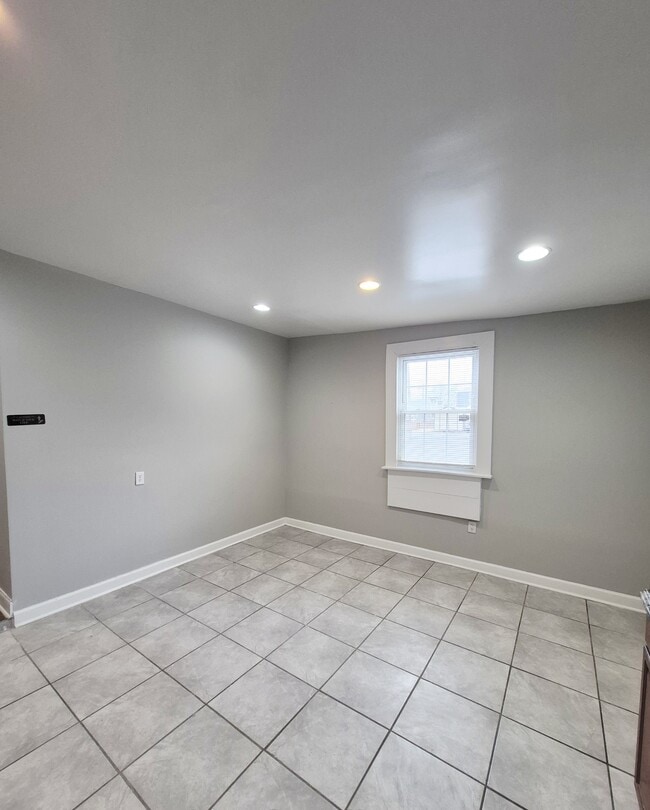 Building Photo - 2820 Q St