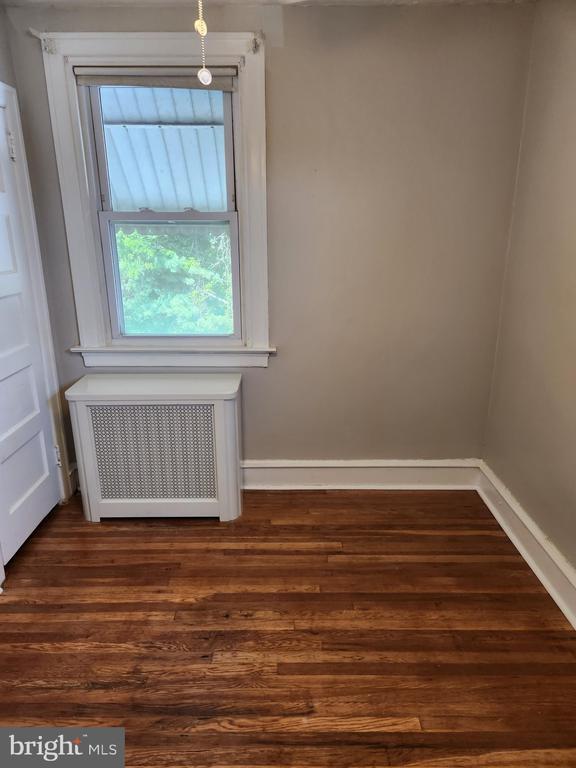 Building Photo - 810 Rundale Ave