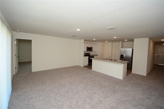 Building Photo - 11 Roxland Ln
