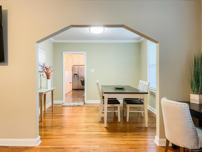 Building Photo - 1618 W Garden St