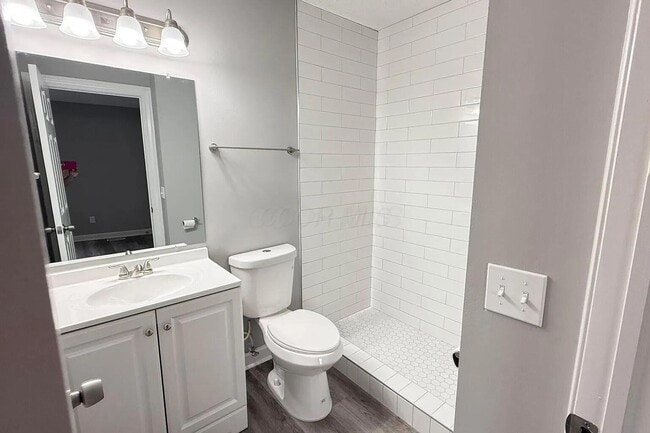 Building Photo - 904 Charleston Way Dr