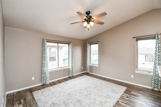 Building Photo - 5 Bedroom 3 Bathroom Single Family Home North Sioux Falls!