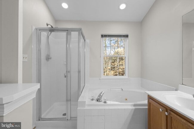 Building Photo - 18502 Clovercrest Cir