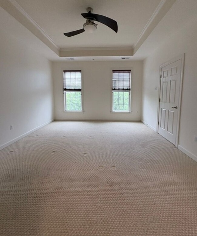 Building Photo - 121 Autumn View Dr