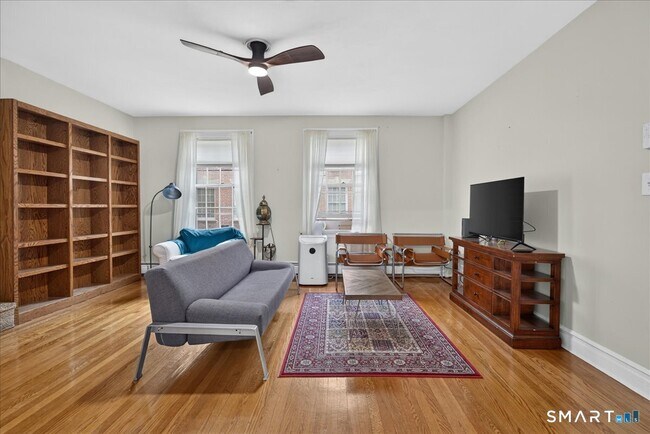 Building Photo - 146 Everit St